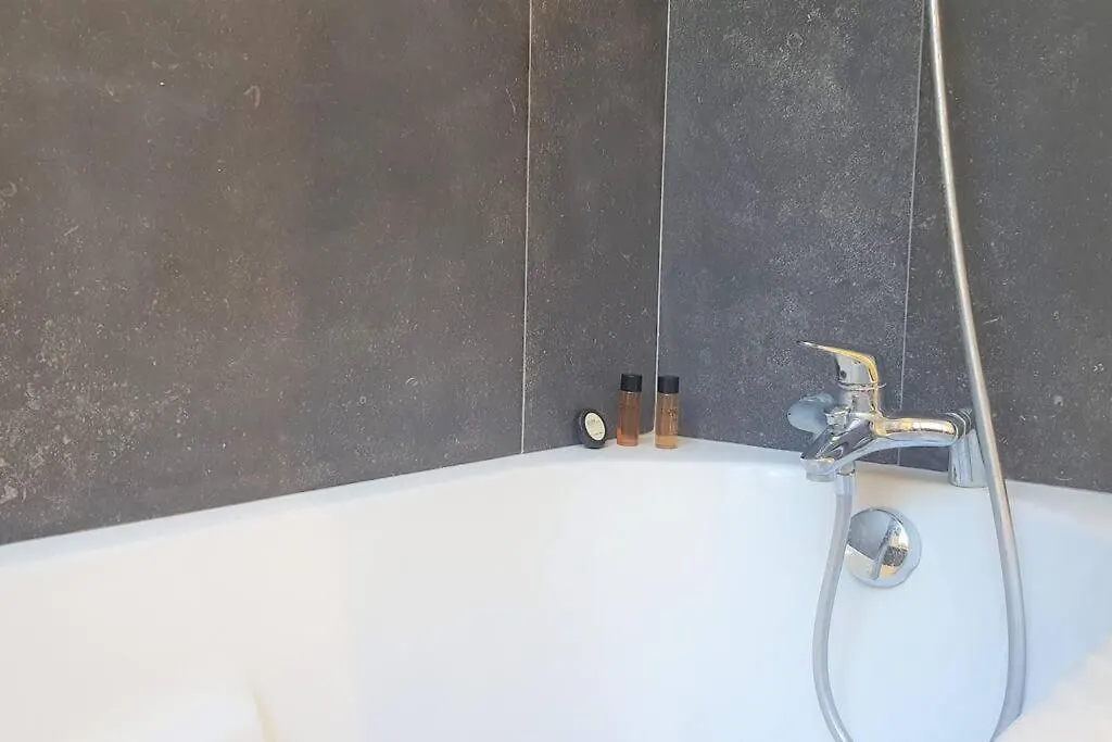 Little Suite Bernadette Lille 0*,  France